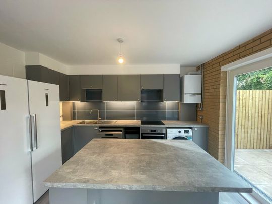Edgeware Road, Staple Hill, BS16 4LZ - Photo 1