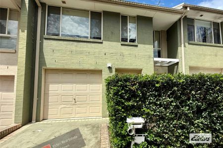 Located: Walking Distance to Quakers Hill Station: NO CARPETS - Photo 3