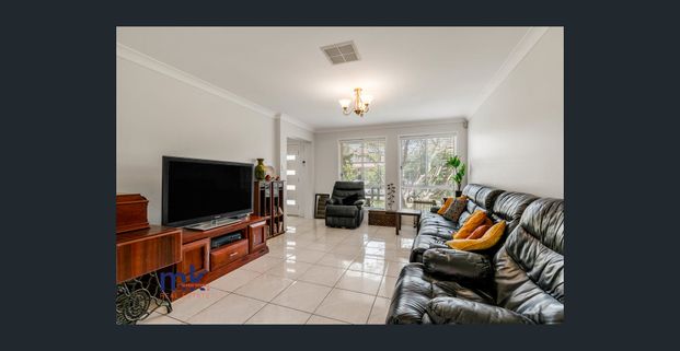 Commanding two storey home with great yard and two street access! - Photo 1