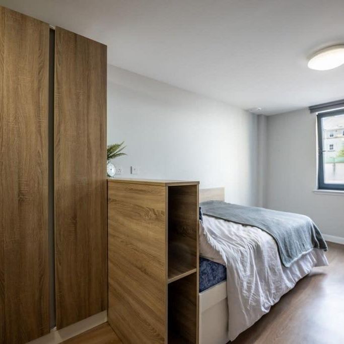 1 bedroom in a flat share to rent - Photo 1