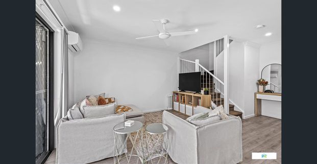 Luxury 3 bed townhouse, convenient to everything - Photo 1