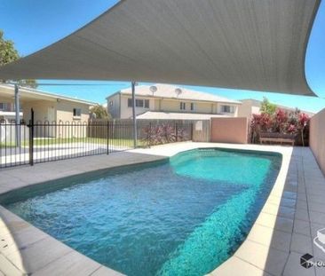 Great location townhouse in Calamvale - Photo 1