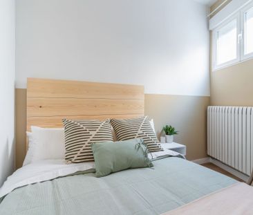 Room with double bed in Cuatro Caminos - Photo 1