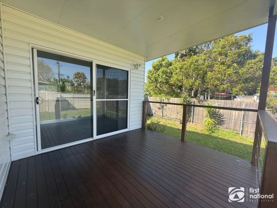 Location Meets Comfort: Bright & Modern 2-Bedroom - Photo 1