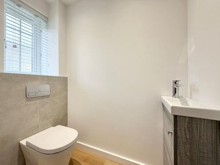 3 bedroom semi-detached house to rent - Photo 3