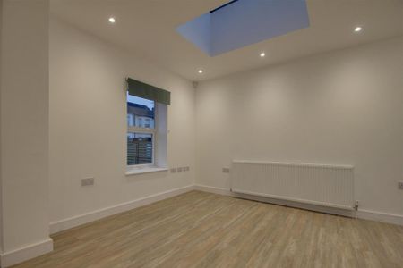 3 bedroom maisonette to rent - Photo 3