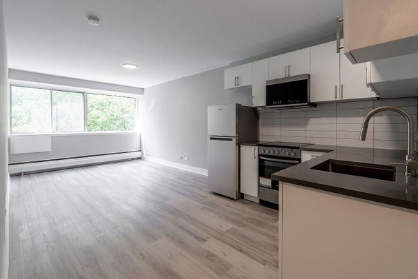 5765 Cote-St-Luc Road, Montréal, QC - Photo 1