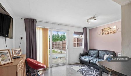 2 bedroom end of terrace house to rent - Photo 2