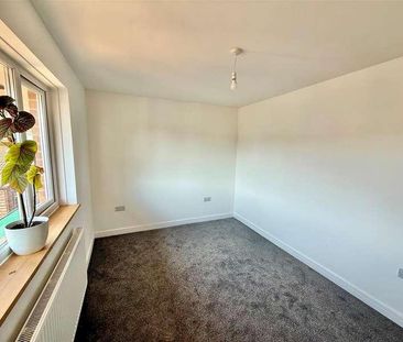 Totland Bay, Isle Of Wight, PO39 - Photo 3