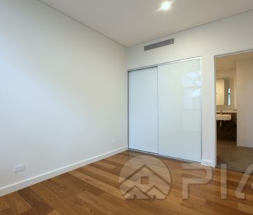 Luxury Apartment great location with plenty sunshine + Bedroom size study with wardrobe (the 2nd bedroom) - Photo 4