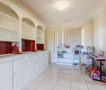 Spacious Family Home - Photo 6