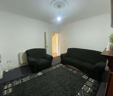 Dersingham Avenue London, E12 - Photo 4