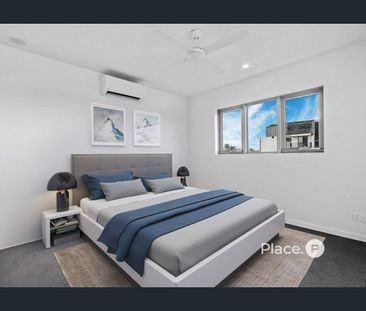 A Sensational Lifestyle Awaits in ‘Dream’ - Ground Floor Unit, with... - Photo 3