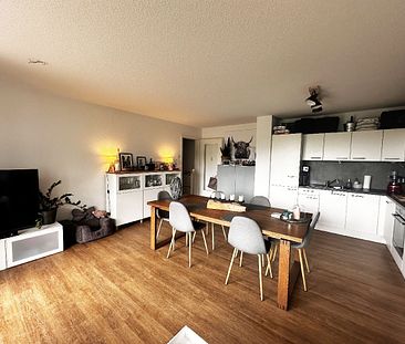 Moderne 3-Zimmer-Wohnung mit Einbauküche, großem Sonnenbalkon und Aufzug! - Photo 4