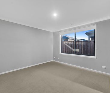 Luxury Living, Prime Location & Ultimate Convenience in Emerald Par... - Photo 5