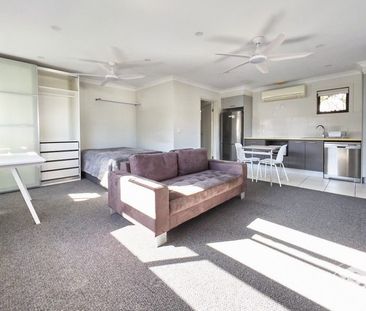 Fully Furnished Studio Apartment - Resort Style Complex 100M to Wes... - Photo 4