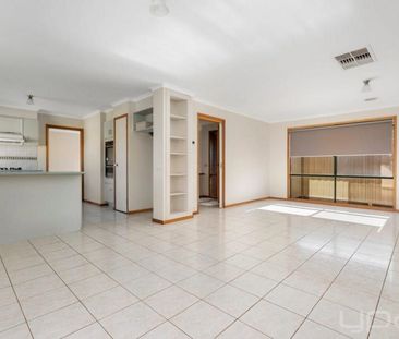 THREE BEDROOM HOUSE + STUDY - Photo 4