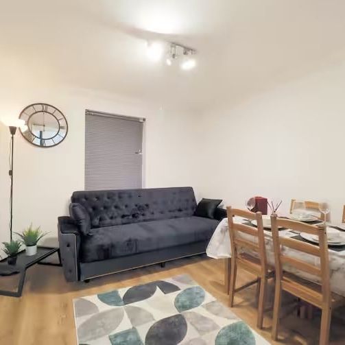 2 Bed Flat, Hammersmith Road, W14 - Photo 1