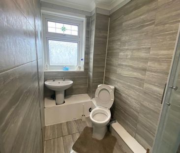 Room in a Shared House, Shipman Road, E16 - Photo 6