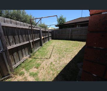 3/16 Ormond Road, East Geelong, Vic 3219 - Photo 3