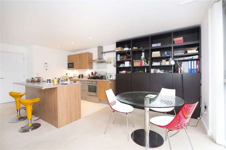 A large two double bedroom, two bathroom apartment located in a secure central development. - Photo 3