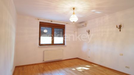 Vila cu 7 camere nemobilata, gradina 250mp | ID:447272 - Fotografie 3