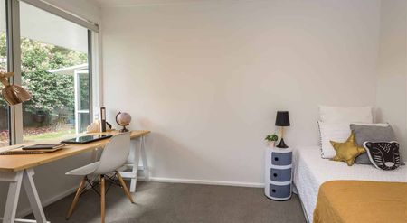 Charming 3-Bedroom Family Home in Hoon Hay - Photo 5