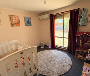 Spacious Family Living on a Large Block - Photo 4