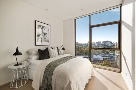 Luxury Corner Apartment in Platinum - Offered Unfurnished - Photo 2