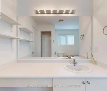 76 RUSTLE WOODS AVENUE - Photo 4