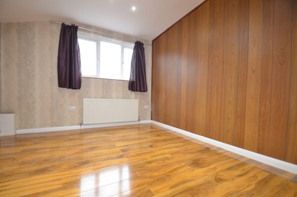 4 bedroom Semi-detached house to rent - Photo 1