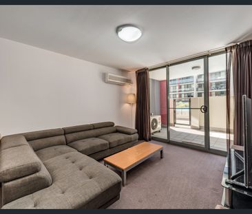 Spacious Furnished Apartment with Private Courtyard - Photo 4