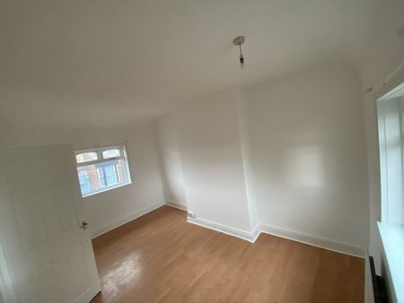 3 Bed Terraced House, Moscow Drive, L13 - Photo 2