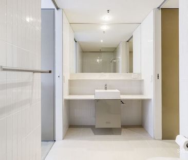 EXECUTIVE ONE BEDROOM IN THE COVE | Unfurnished - Photo 5