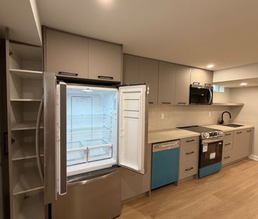 For Lease - 229 Spring Gate Boulevard, Vaughan, Ontario - Photo 2