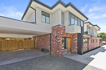 Luxurious Low-Maintenance Living in a Blue-Chip location! - Photo 2