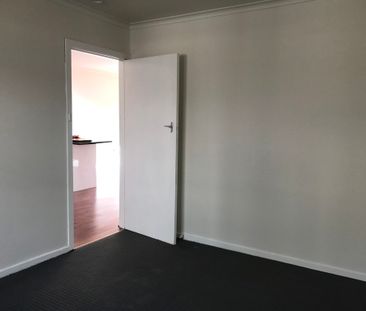 Ideally located 2 bedroom unit - ready to move in now! - Photo 3