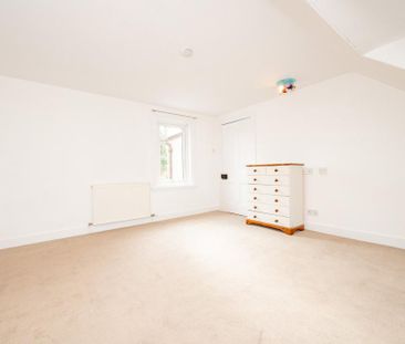 3 bedroom terraced house to rent - Photo 6