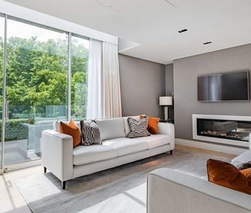 3 Bedroom Apartment, Green Street, Mayfair, W1K - Photo 1