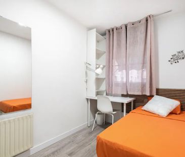 Calle Matilde Hernández, Madrid, Community of Madrid 28019 - Photo 3