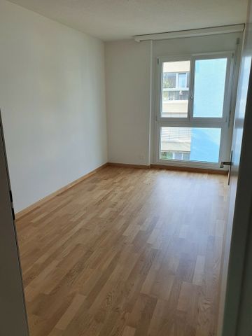 "Our Apartment - Your Future!" - Photo 5