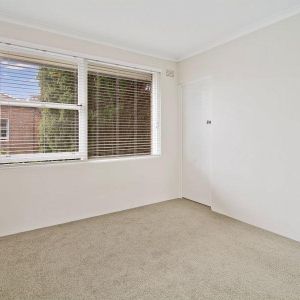 Conveniently Located - Photo 2