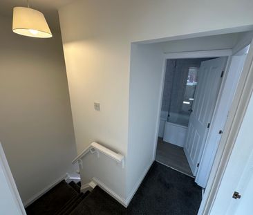 Superb 3 bedroomed terrace house to let with first floor bathroom, ... - Photo 1