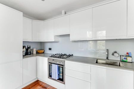 3 Bedroom Flat To Let - Photo 3