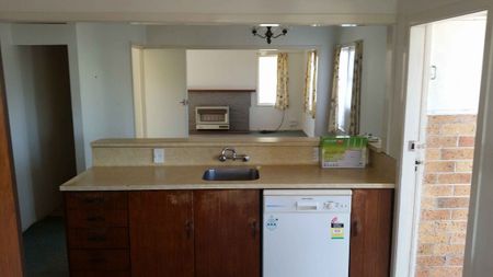 Available soon - House in Lake Crescent Hamilton - Photo 4