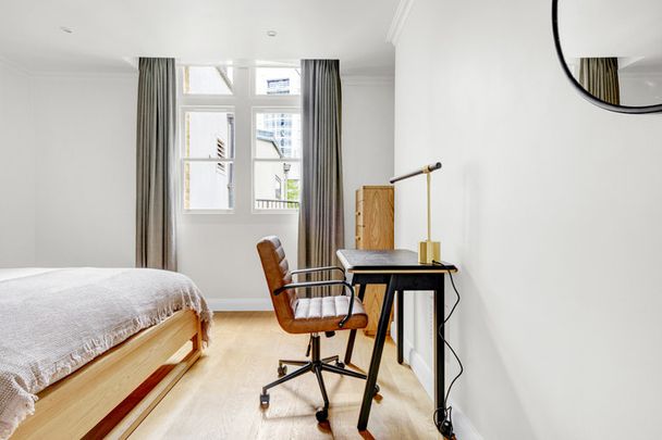 Fitzroy Square - Photo 1