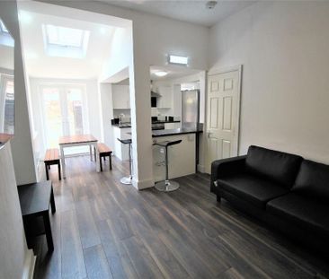 6 bedroom terraced house to rent - Photo 5