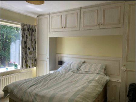 3 Bed Semi-Detached House, Kelso Gardens, LS2 - Photo 4