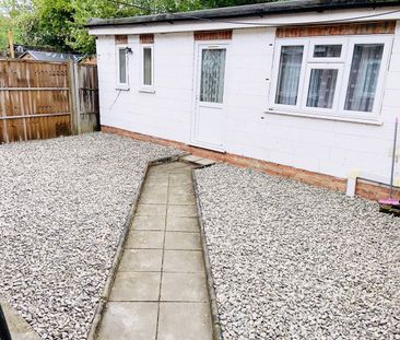 Room in a Shared House, Downham Way, BR1 - Photo 3