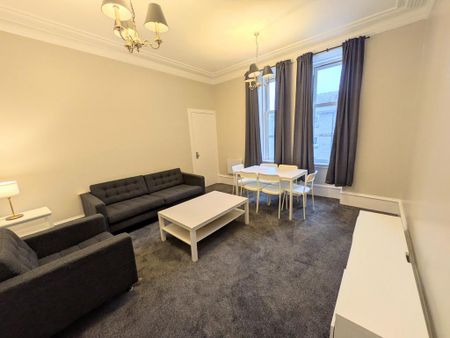 3 bedroom flat to rent - Photo 5